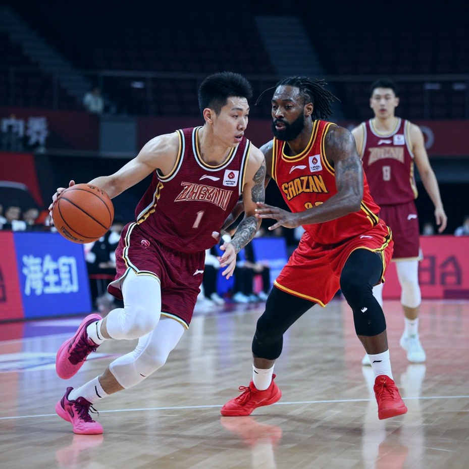 Hiệp một 40-19: Ginebra bắn 72% từ vạch ba điểm, Rain or Shine trả giá bằng cả trận đấu