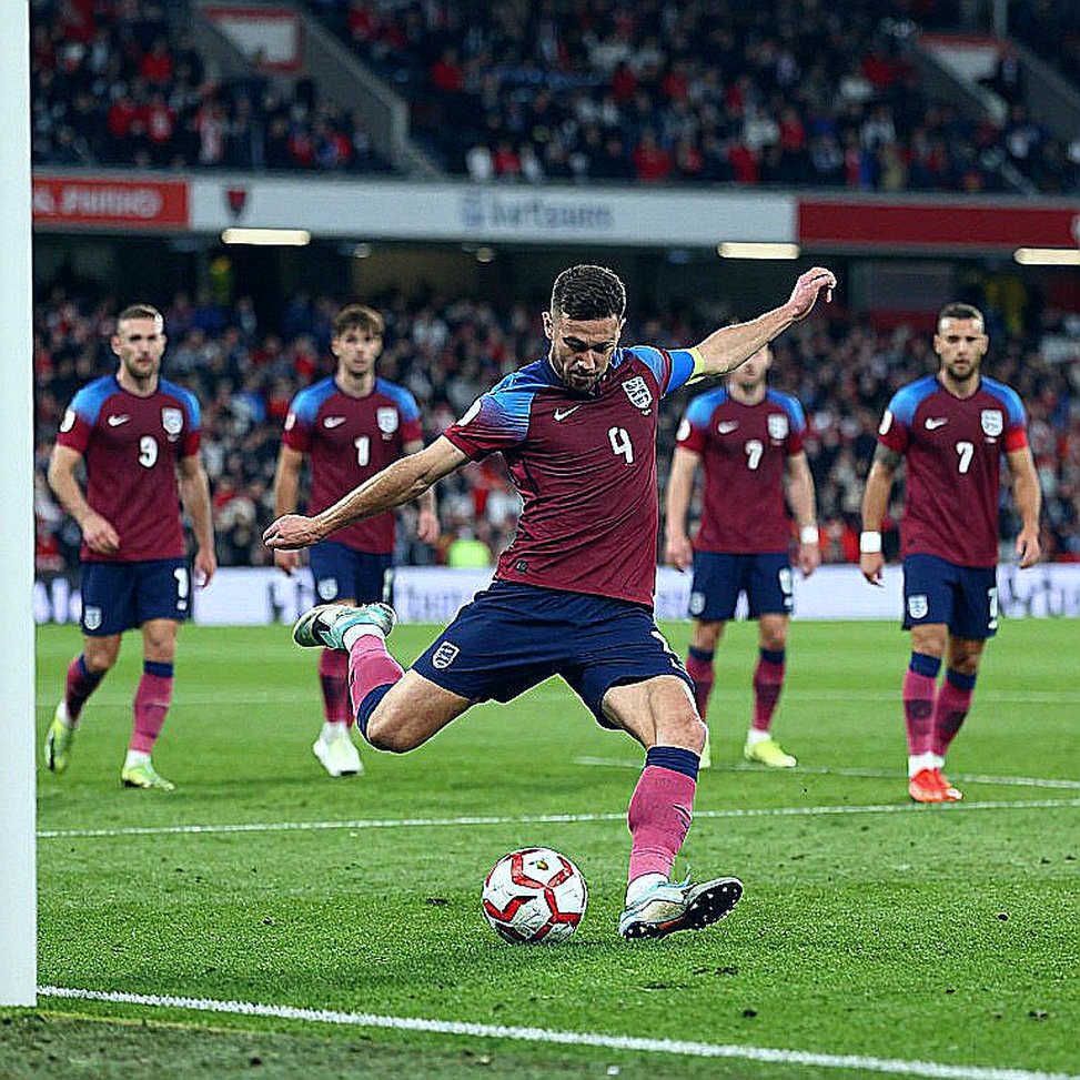 Mắt trọng tài: VAR ở V.League và bài toán nhất quán mà công nghệ không sửa được