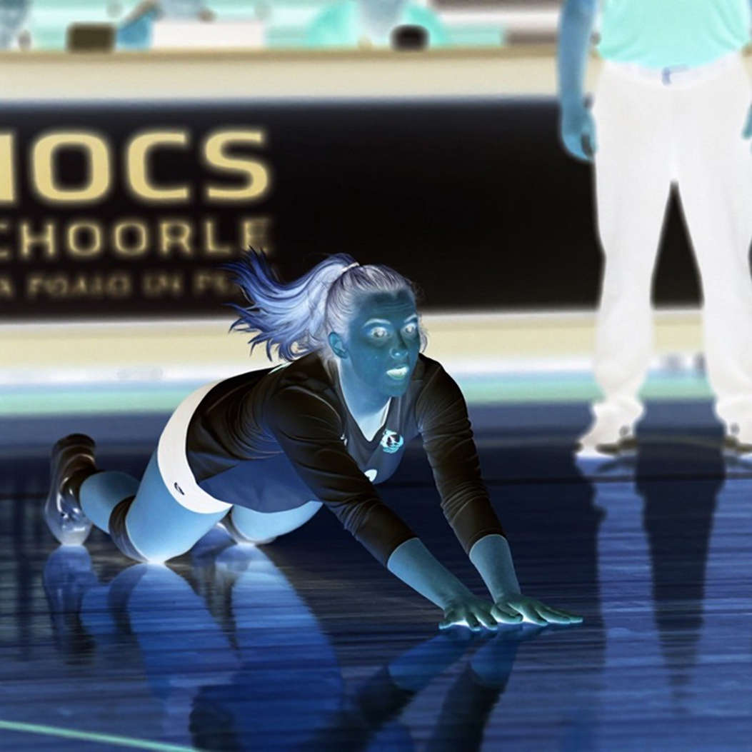 Brooklyn DeLeye's 22 Kills Power Kentucky Past Louisville in Top-Five Rivalry Clash