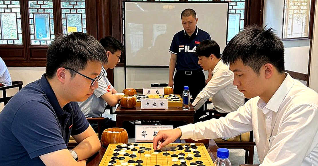 Nước 9...a5 trong King's Indian Defense và cái tít sai chức danh Chủ tịch FIDE