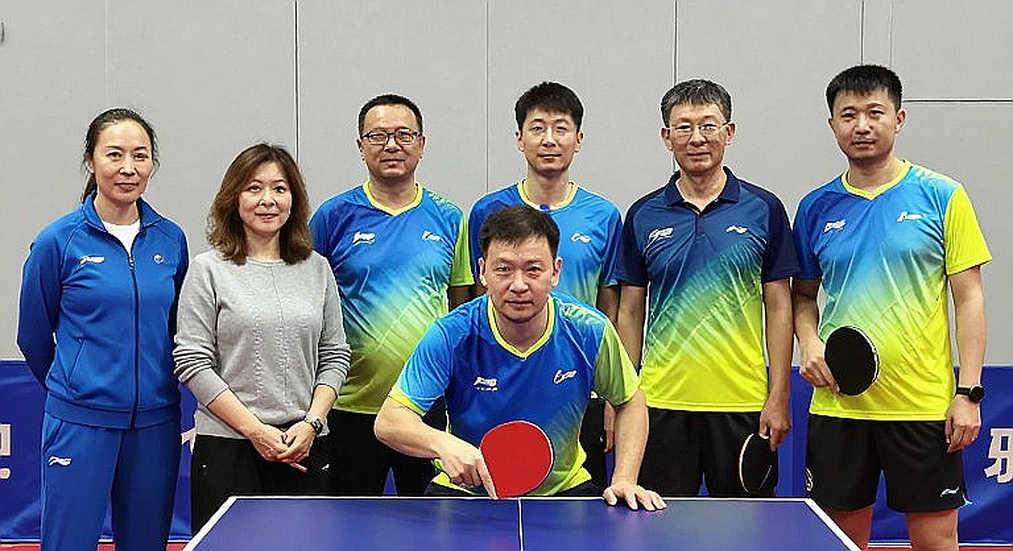 The Referee's Eye on the Table Tennis Table: The Service Rule, Technology, and the Race Between China and the Rest of the World The Referee's Eye on the Table Tennis Table: The Service Rule, Technology, and the Race Between China and the Rest of the World